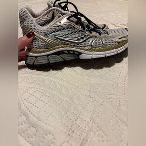 Saucony Women's ProGrid Triumph 4